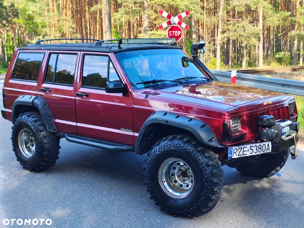 Jeep Cherokee - 9