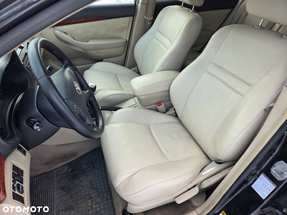Toyota Avensis 2.2 D-4D Sol - 21
