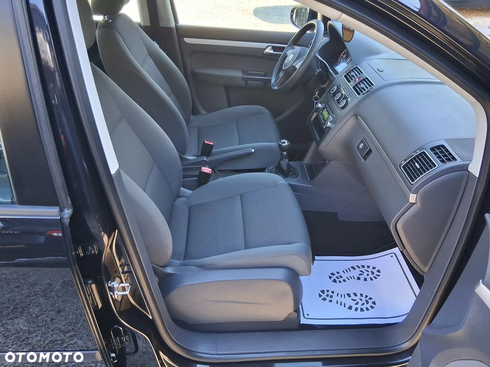 Volkswagen Touran - 12