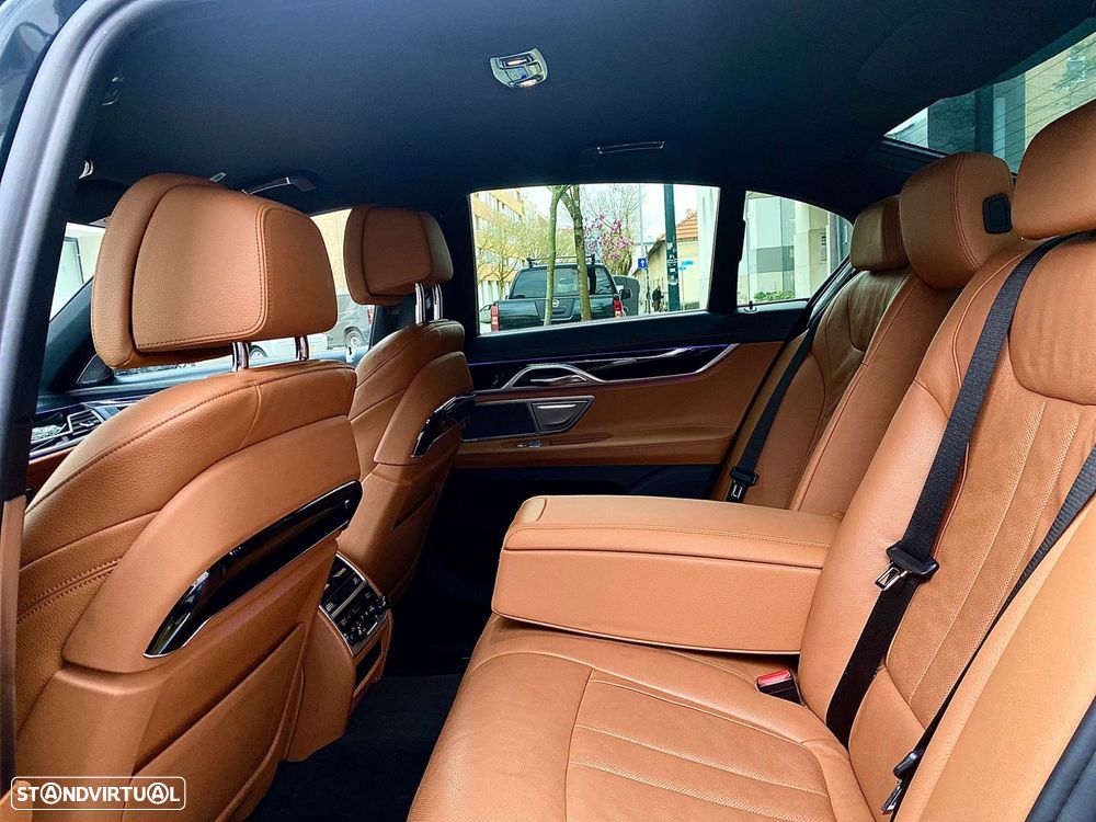 BMW 750 d xDrive Pack M Auto - 32