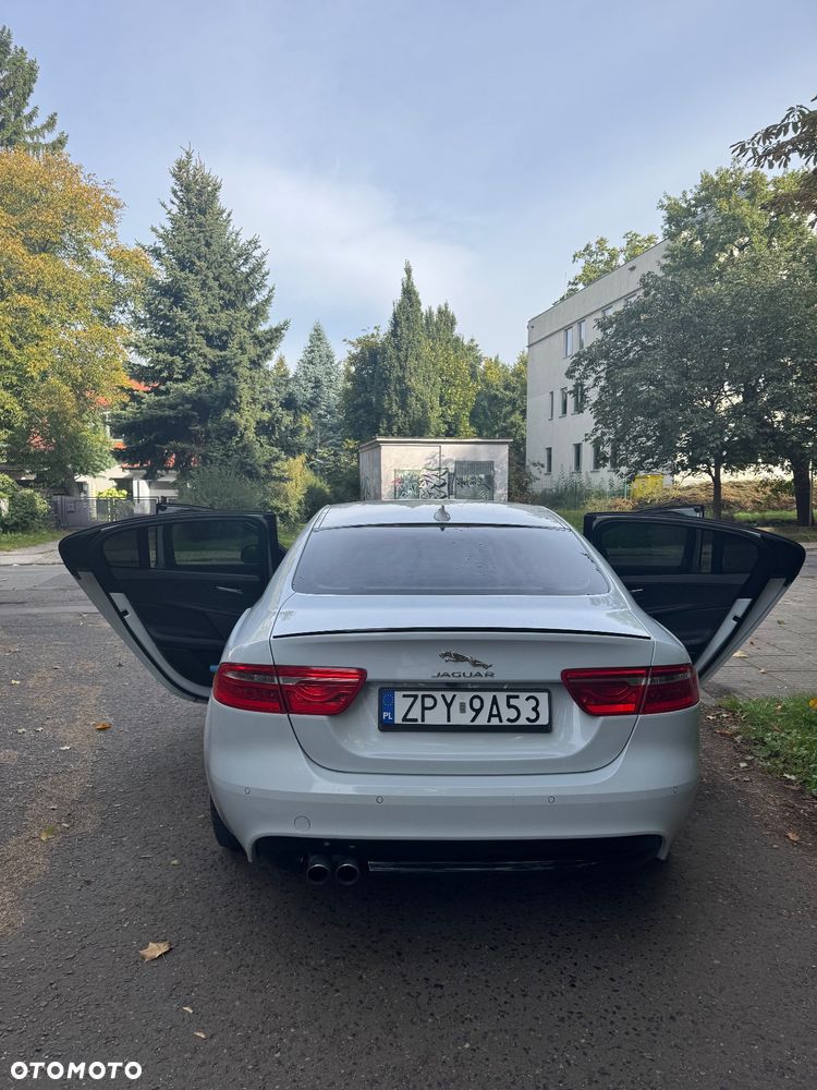 Jaguar XE 2.0 D R-Sport - 1