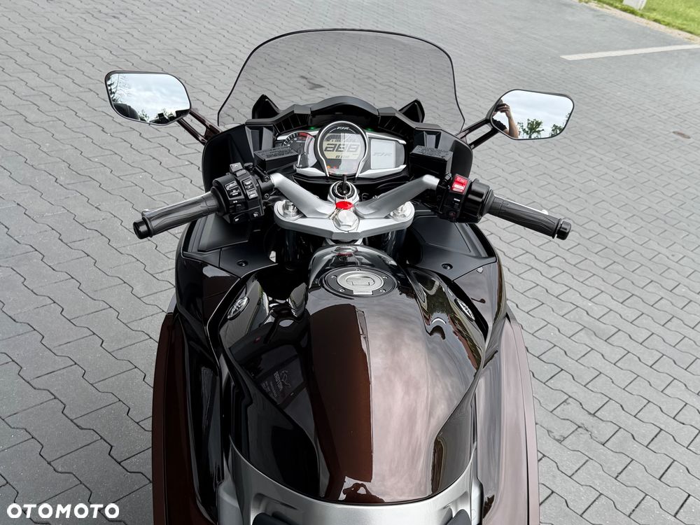 Yamaha FJR - 23