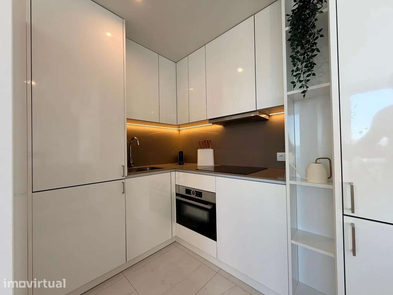 Apartamento T0 totalmente mobilado - Empreendimento Evolution - Grande imagem: 4/15
