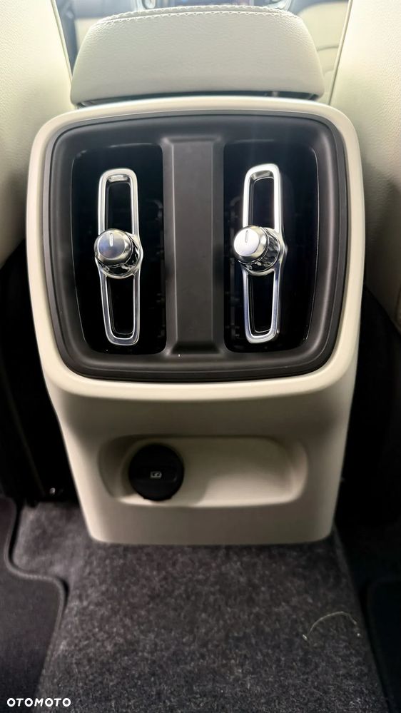 Volvo XC 40 B5 B AWD Momentum Pro - 30