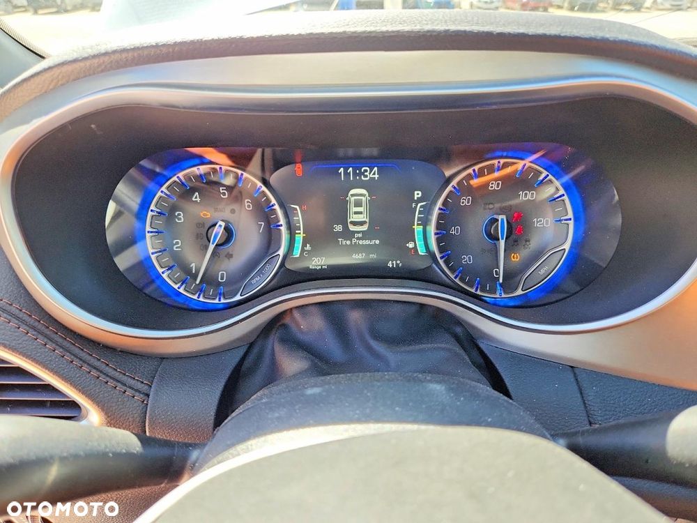 Chrysler Pacifica - 7