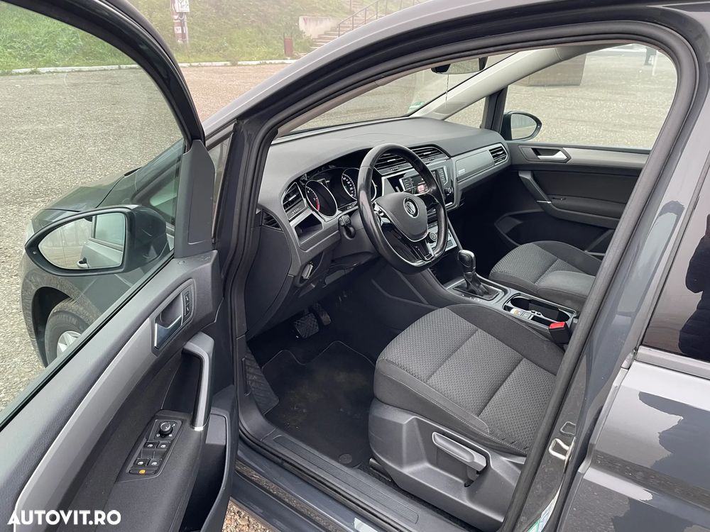 Volkswagen Touran - 5