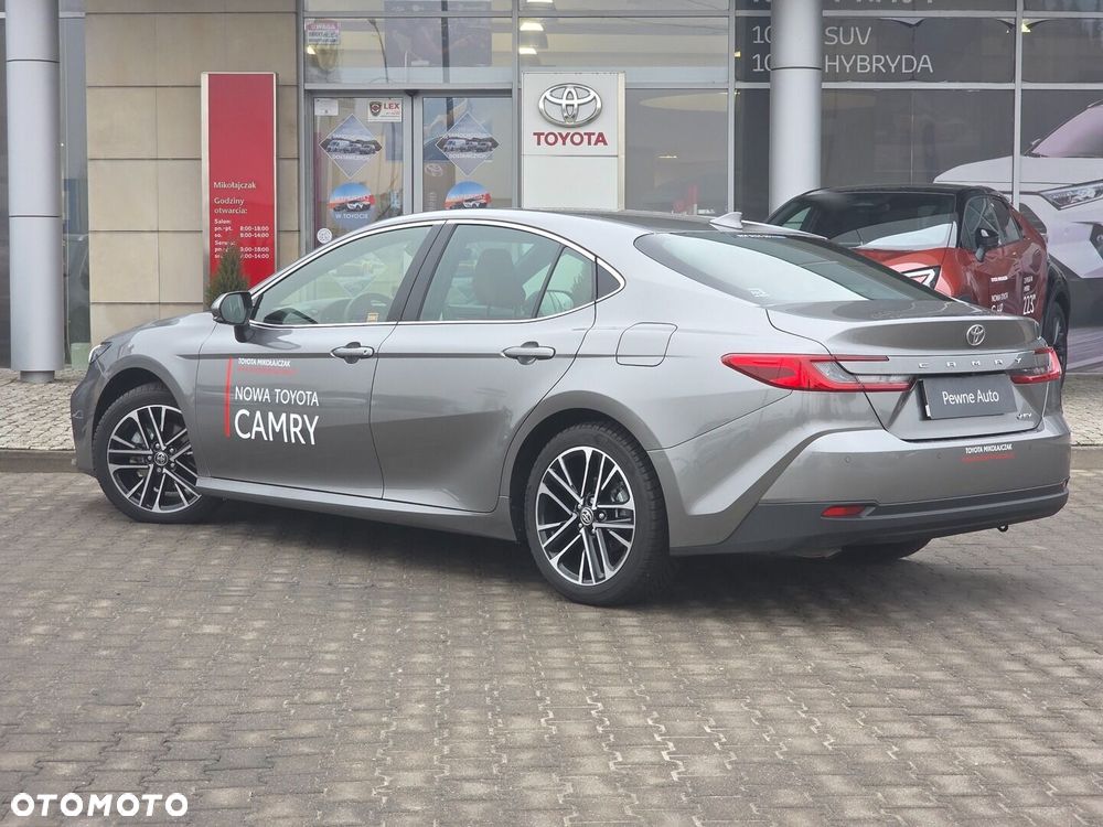 Toyota Camry - 4