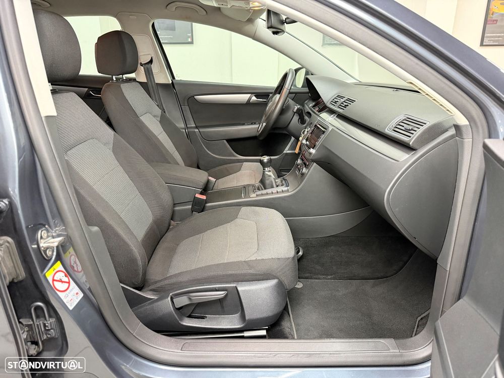 VW Passat 1.6 TDI Confortline - 23