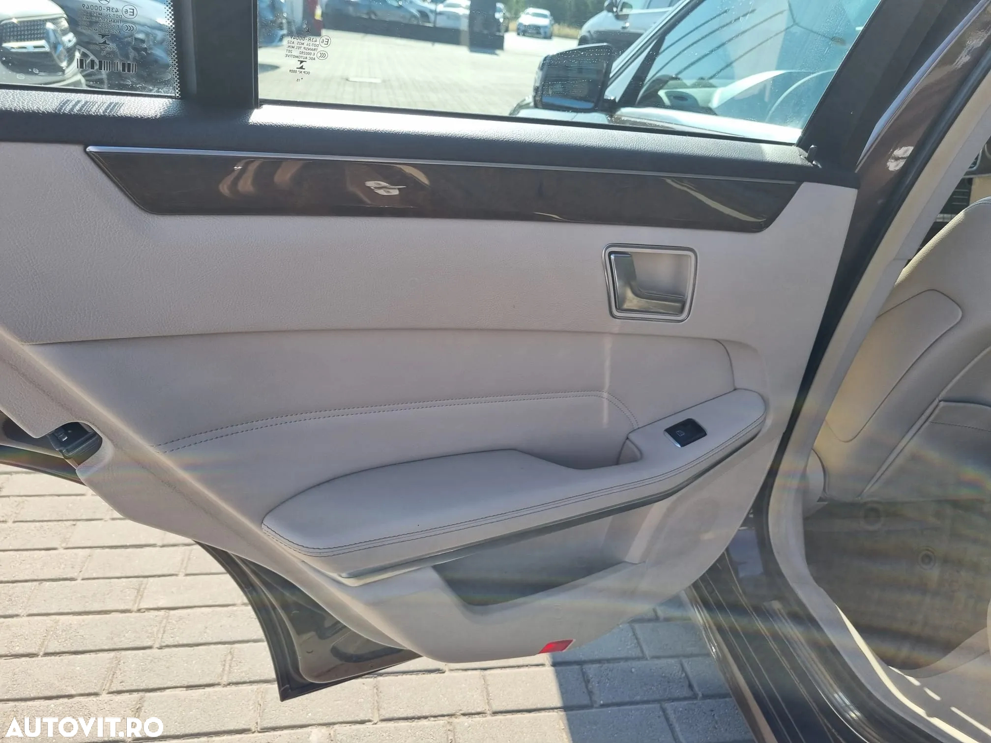 Mercedes-Benz E 220 BlueTEC 4MATIC - 25
