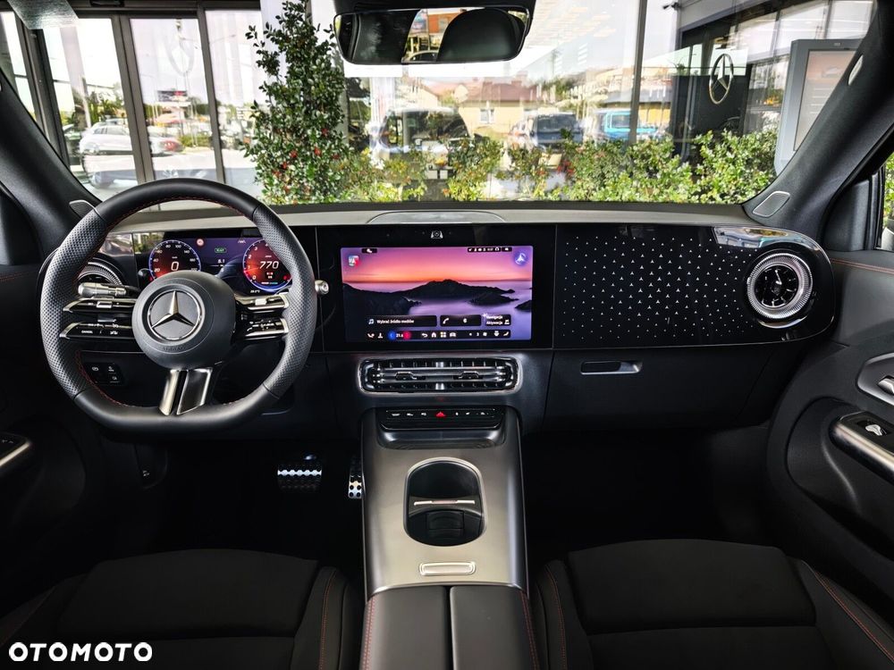 Mercedes-Benz GLB - 15