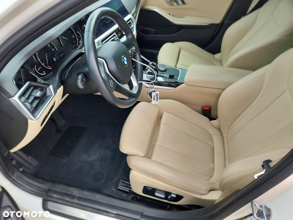 BMW Seria 3 330i - 8