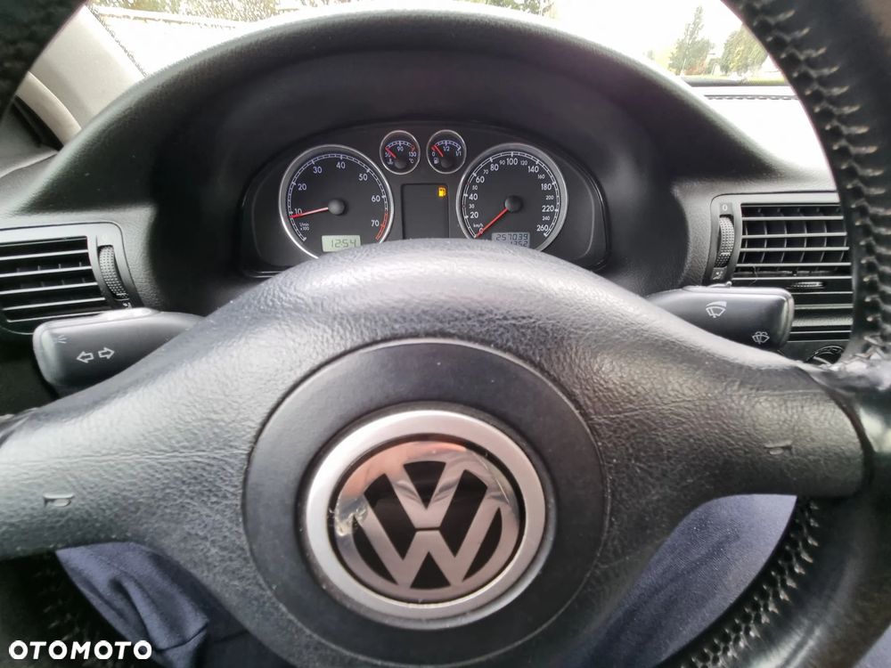 Volkswagen Passat 1.6 Comfortline - 18