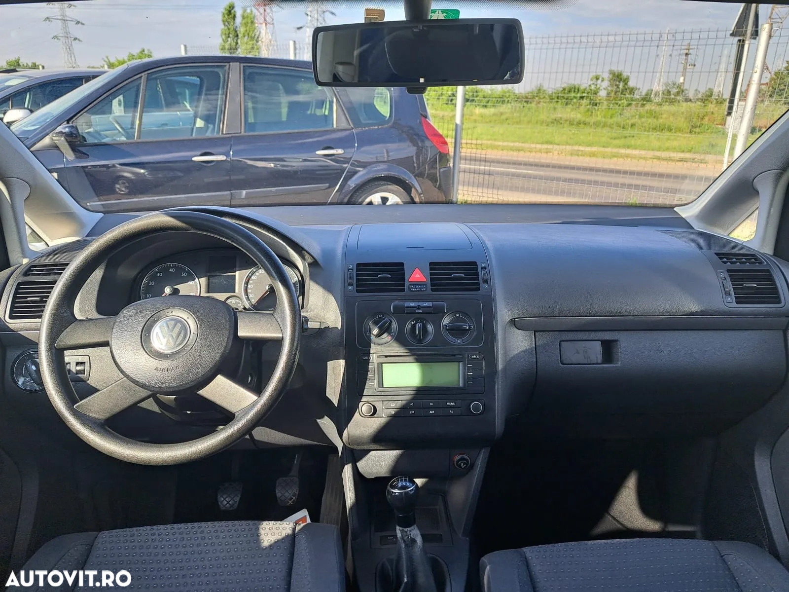 Volkswagen Touran 1.6 FSI Trendline - 4