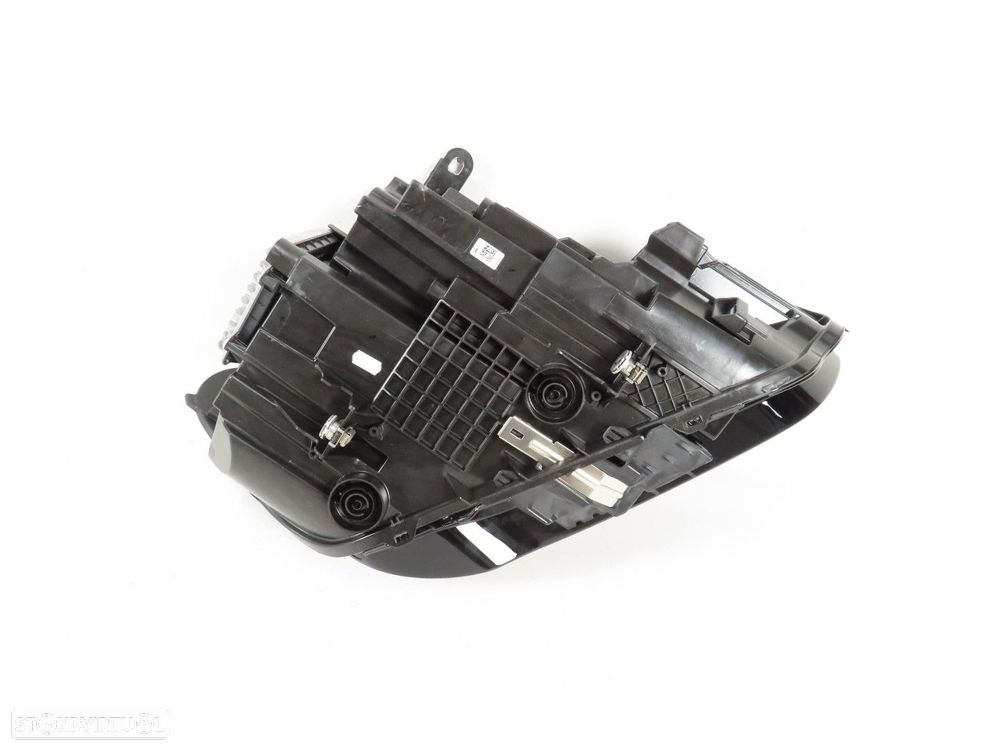 Farol Led LCI Esquerdo Seminovo/ Original BMW X1 (F48) 63115A01171 / 63119477811 - 6