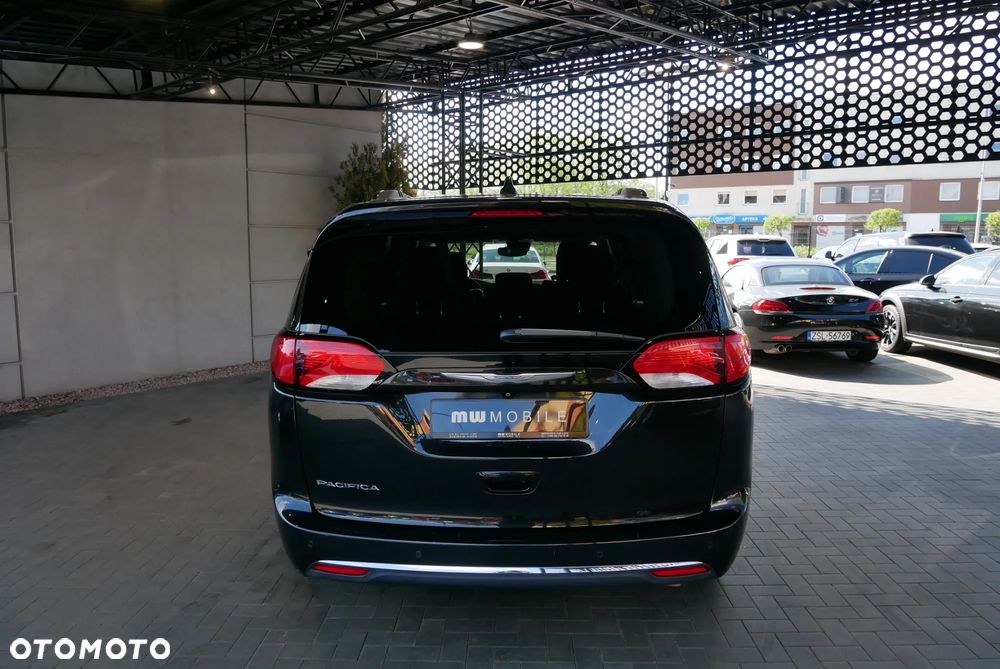 Chrysler Pacifica - 5