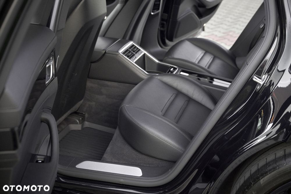 Porsche Panamera 4S - 25