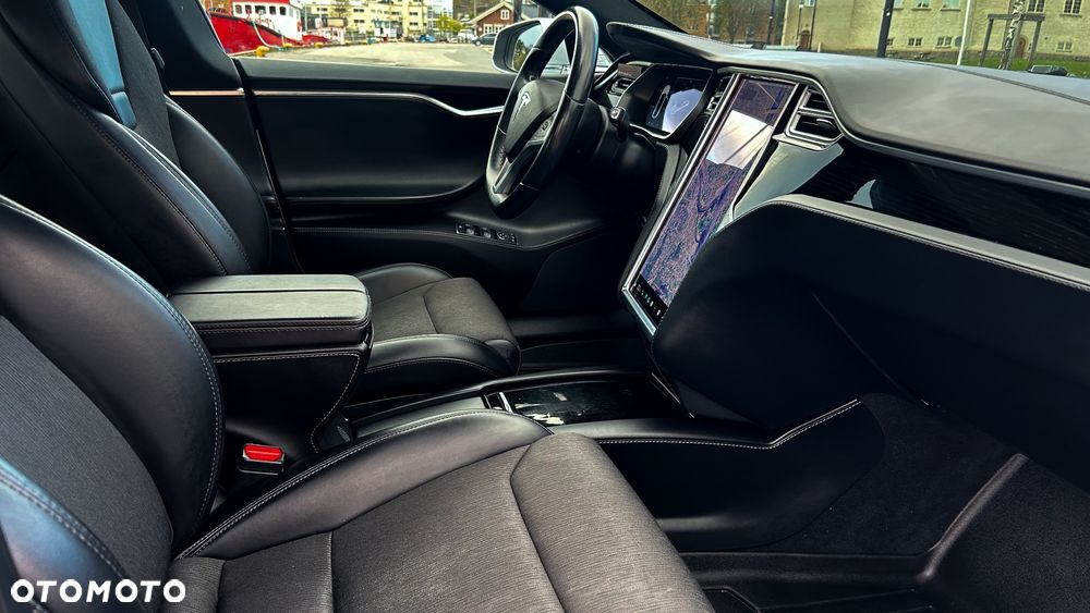 Tesla Model S - 5