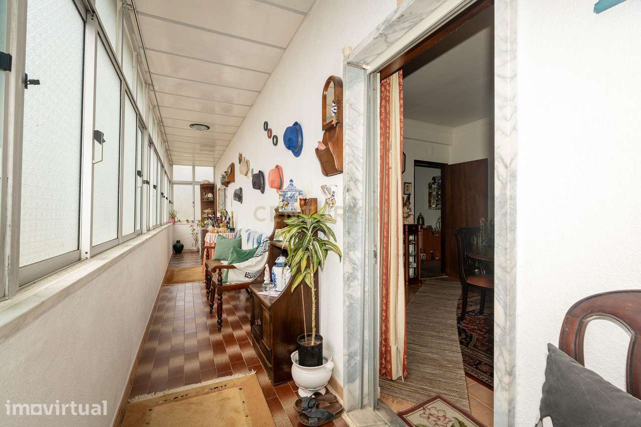 Moradia T4+4 com Piscina, Armazém e Terreno de 1056m² em Zona Tranquil - Grande imagem: 4/60