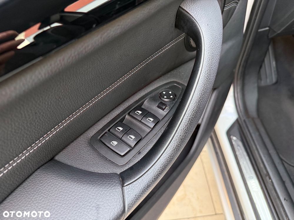 BMW X1 xDrive18d Sport Line - 11
