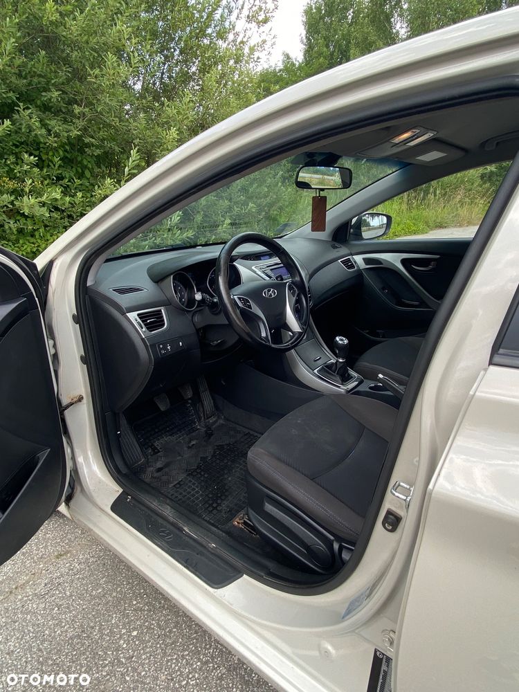Hyundai Elantra - 7