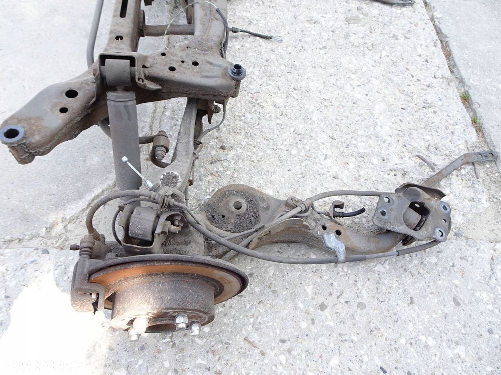 belka tył zawieszenie kpl. nissan qashqai j10 06-13 r. - 3