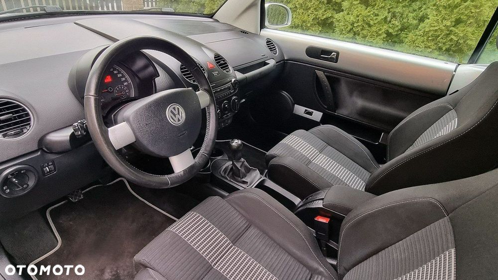 Volkswagen New Beetle - 11