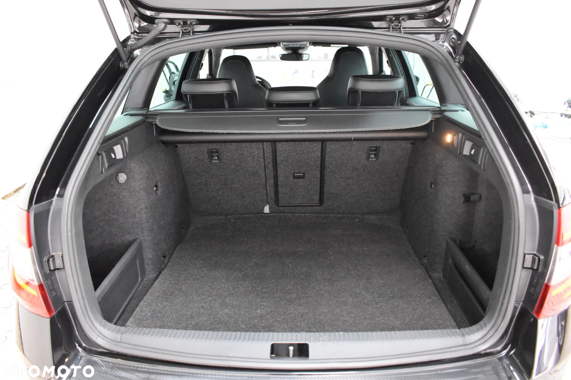 Skoda Octavia Combi 2.0 TSI RS - 26