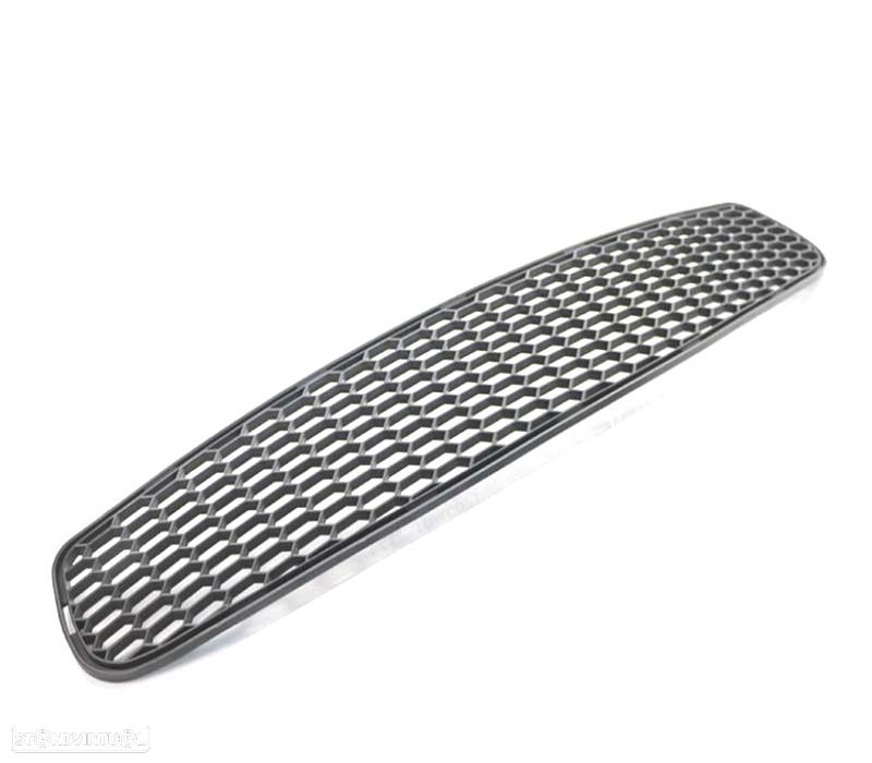 GRELHA INFERIOR CENTRAL BMW E90 E92 F30 F32 E60 E61 PARA-CHOQUES LOOK M4 PRETO - 2