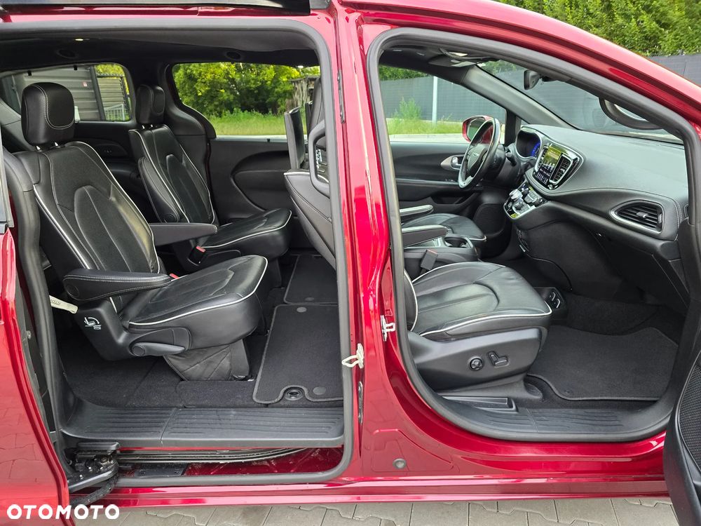 Chrysler Pacifica - 33