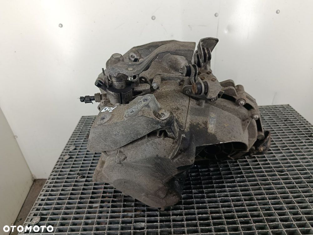 SKRZYNIA BIEGÓW MANUALNA 6 OPEL SIGNUM F40 1.9 CDTI - 4