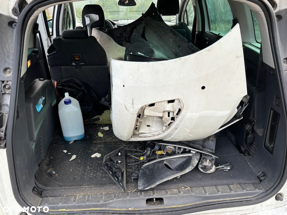 Peugeot 5008 e-HDI FAP 115 EGS6 Stop&Start Business-Line - 4