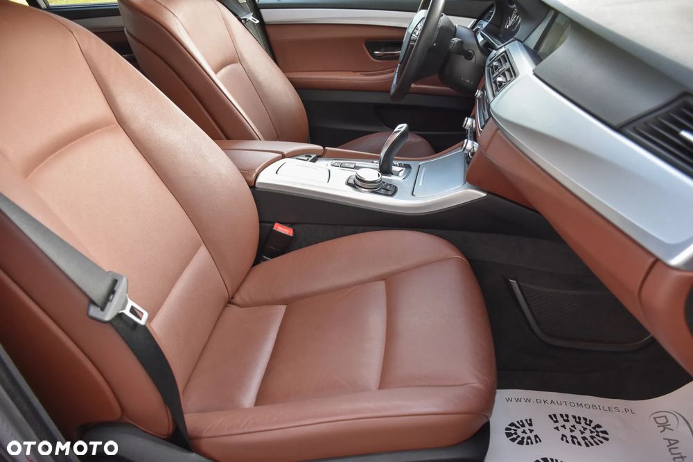 BMW Seria 5 525d Touring Sport-Aut Luxury Line - 25