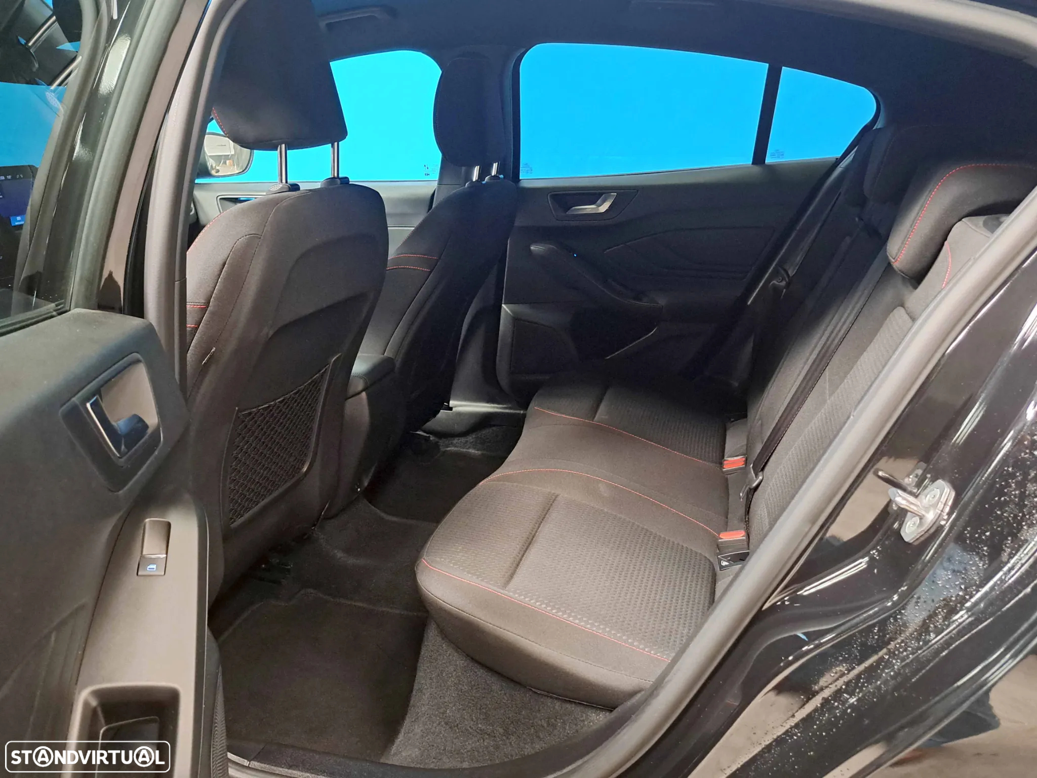 Ford Focus 1.0 EcoBoost MHEV ST-Line - 17