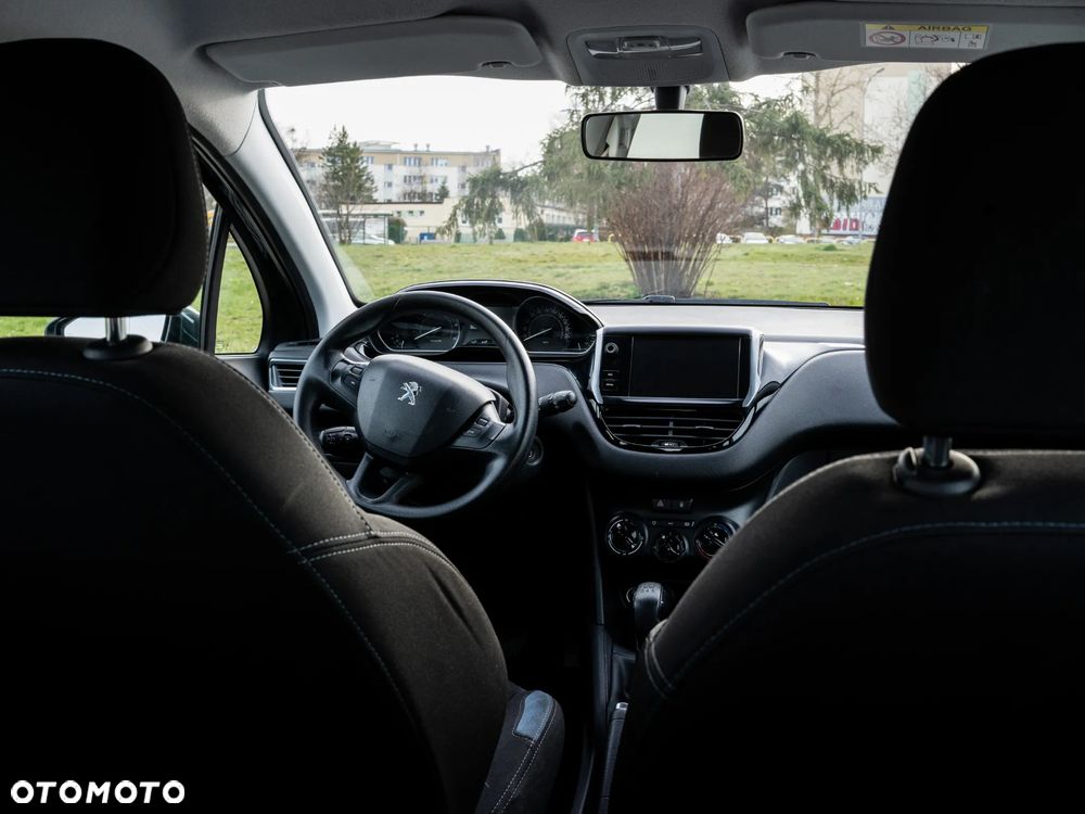 Peugeot 208 - 12