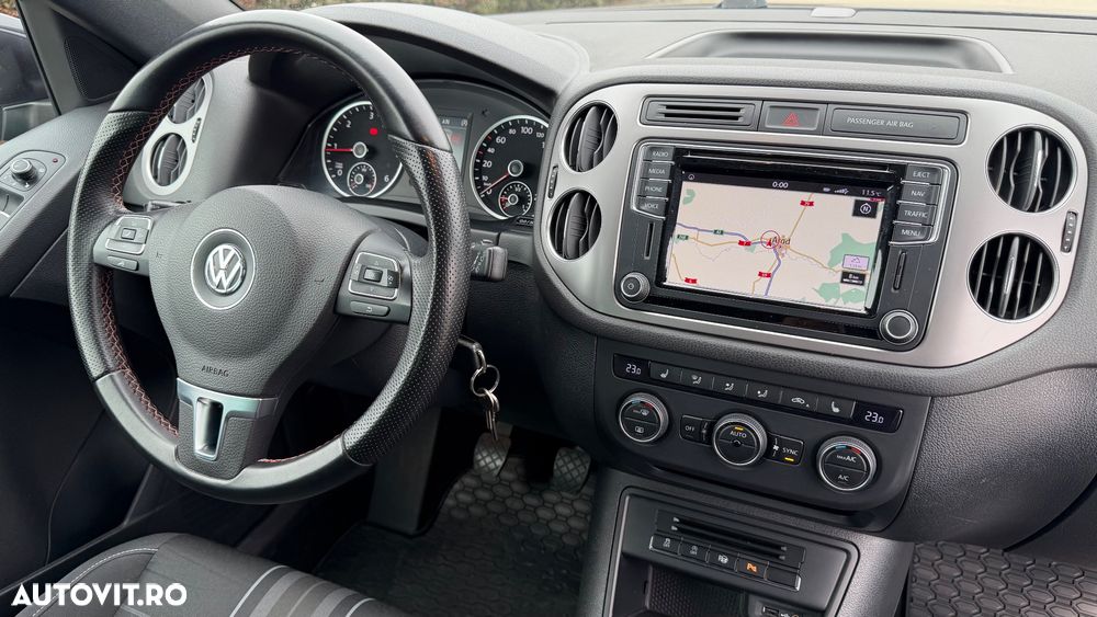 Volkswagen Tiguan 2.0 TDI SCR 4MOTION BlueMotion Technology Lounge Sport & Style - 9