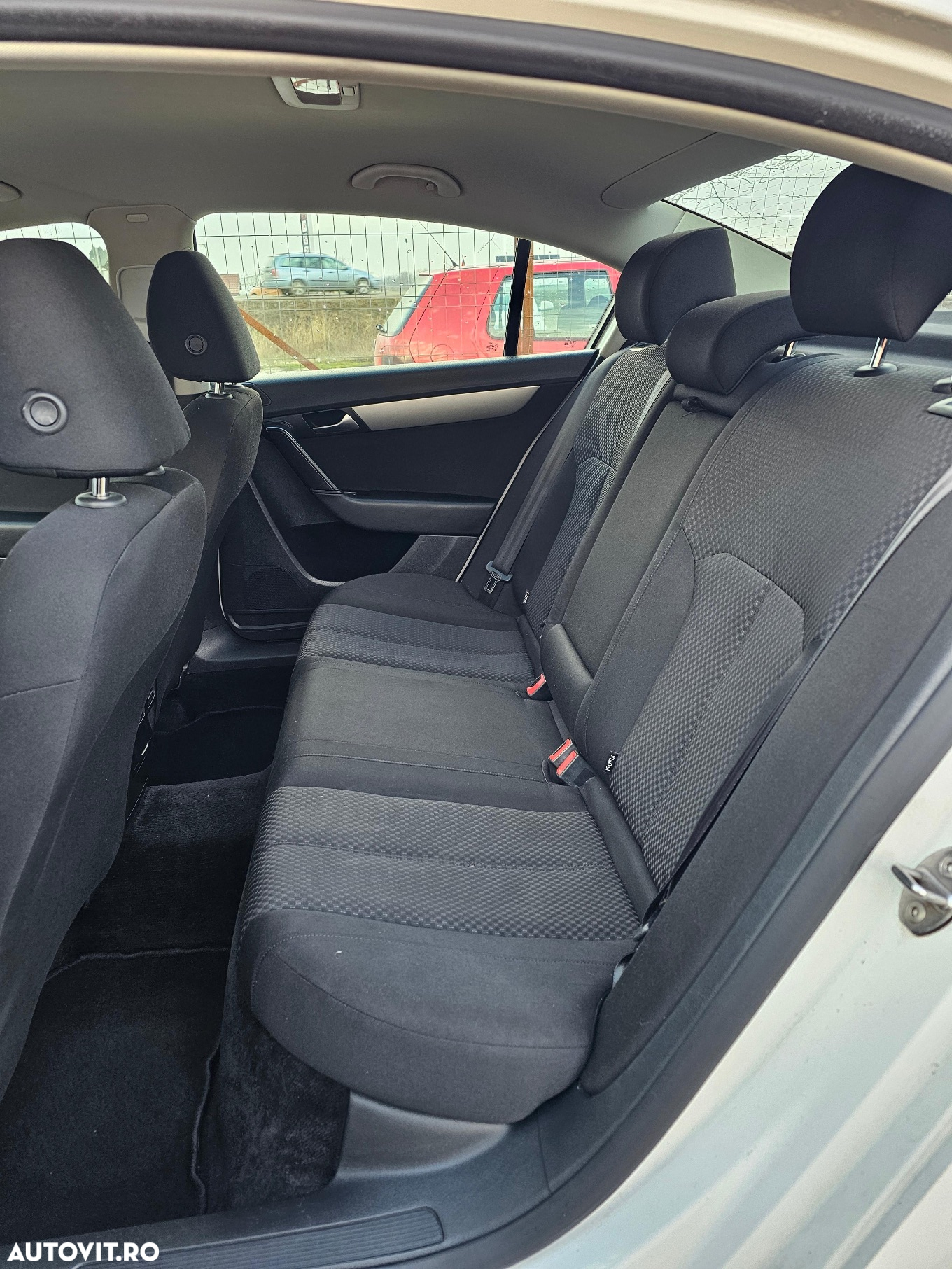 Volkswagen Passat - 11