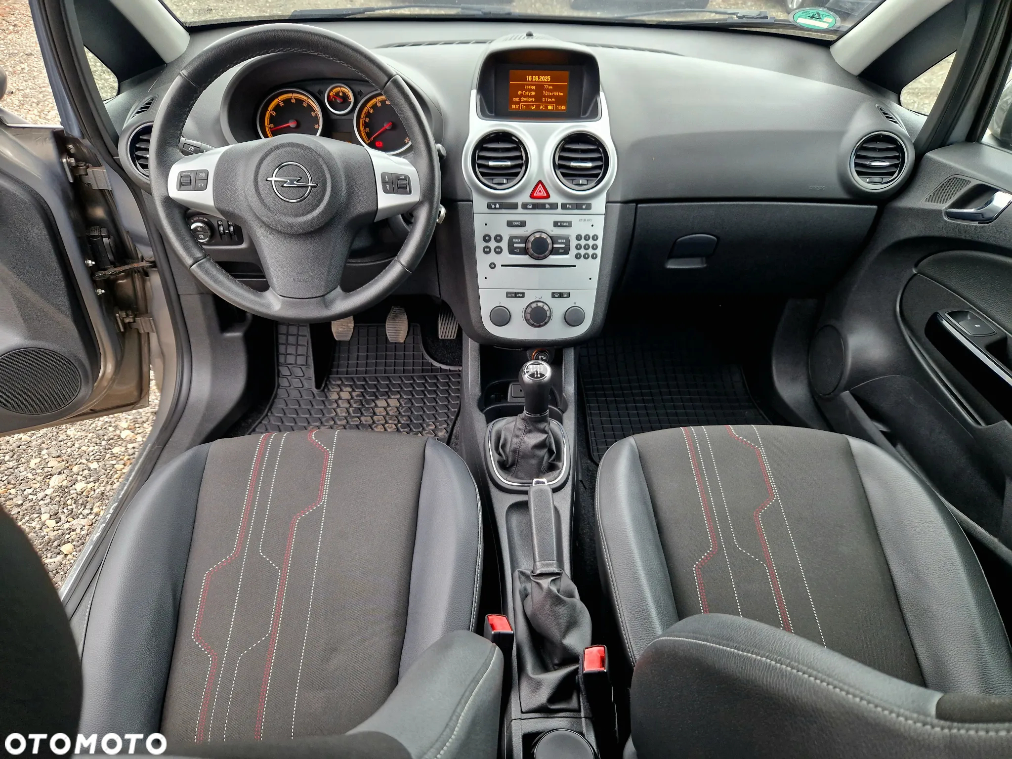 Opel Corsa 1.4 16V Innovation - 18