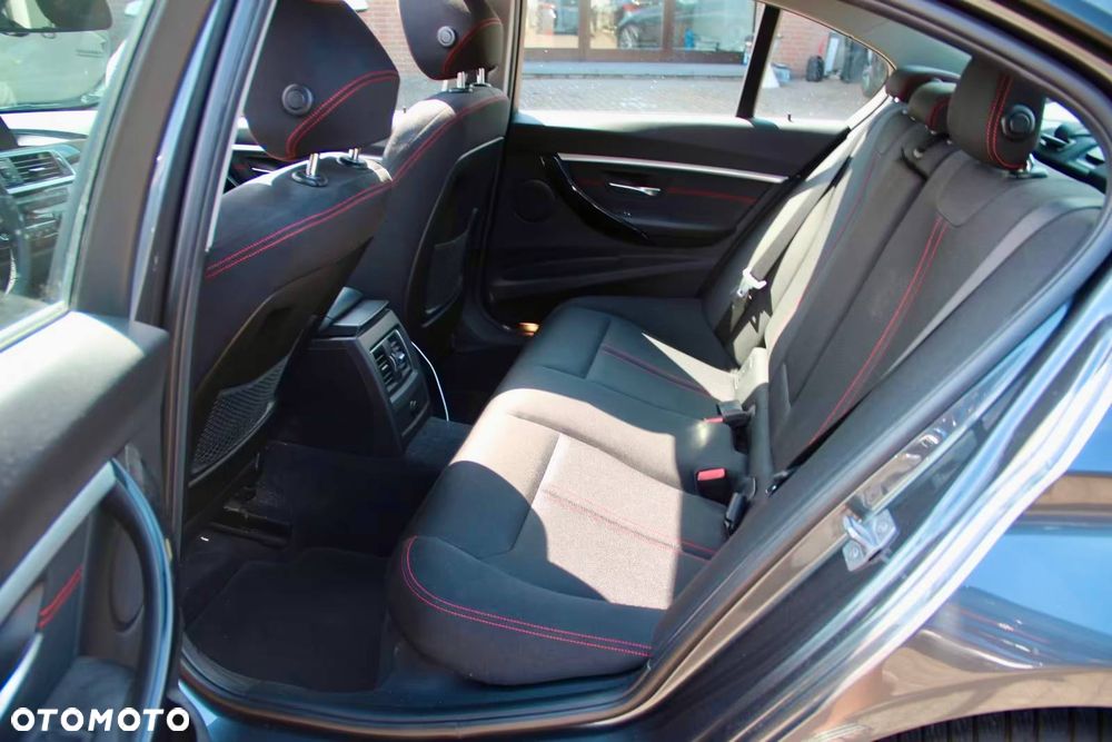 BMW Seria 3 320i Edition M Sport Shadow - 11