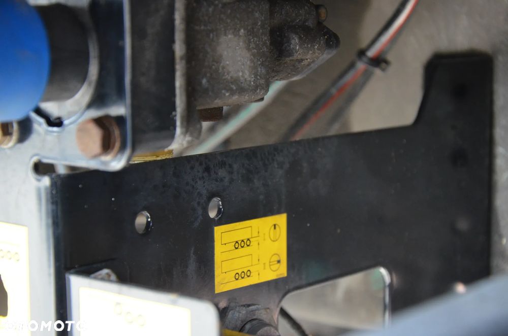 Schmitz Cargobull VARIOS / 2 POZIOMY JAZDY / OŚ PODNOSZONA / DACH POD. / CODE XL / OCYNK / 7055 - 8