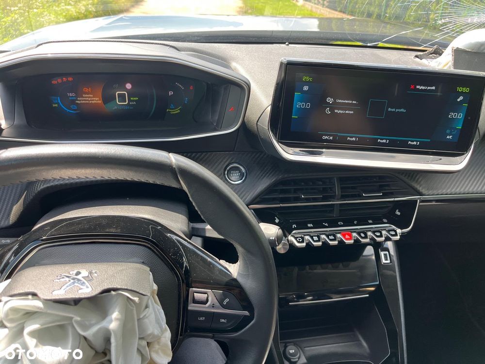 Peugeot 208 - 12