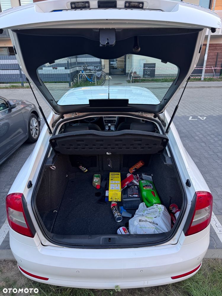 Skoda Octavia 1.6 Ambiente - 9