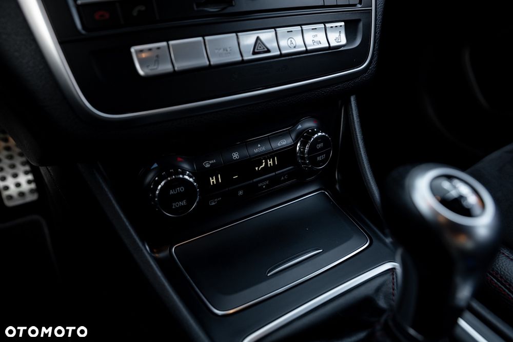 Mercedes-Benz CLA 250 AMG Line - 32
