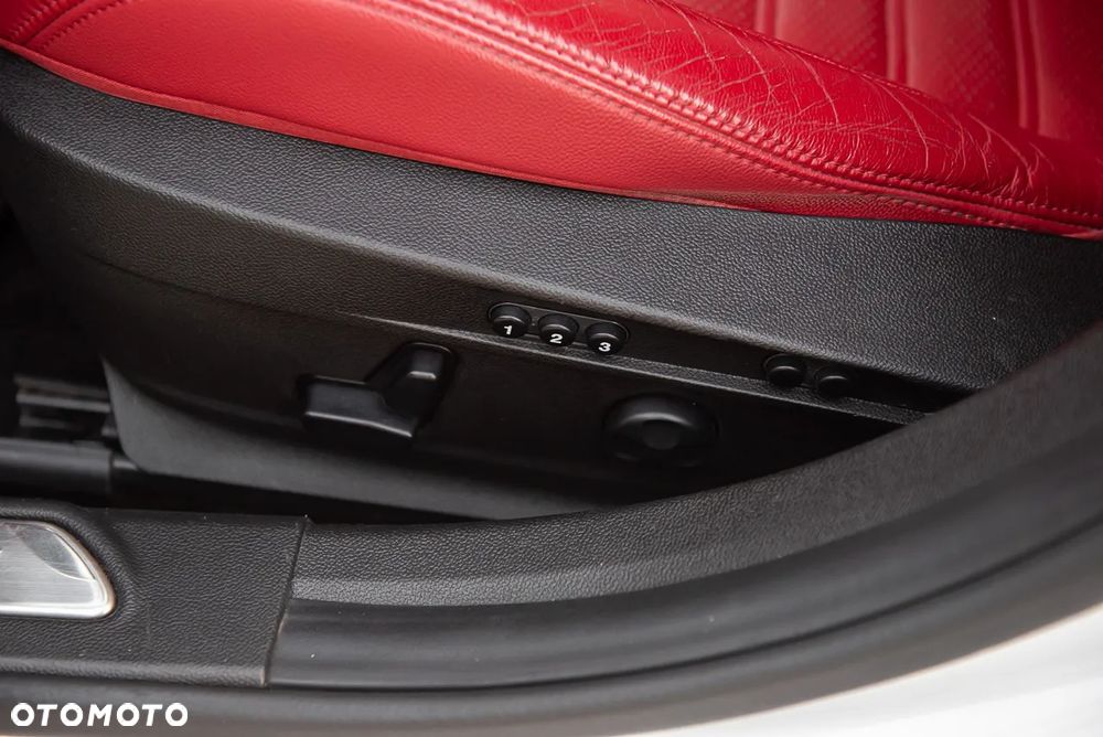 Alfa Romeo Giulia 2.0 Turbo 16V AT8-Q4 Veloce - 24