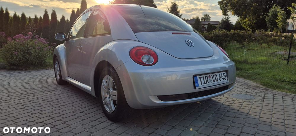 Volkswagen New Beetle - 8