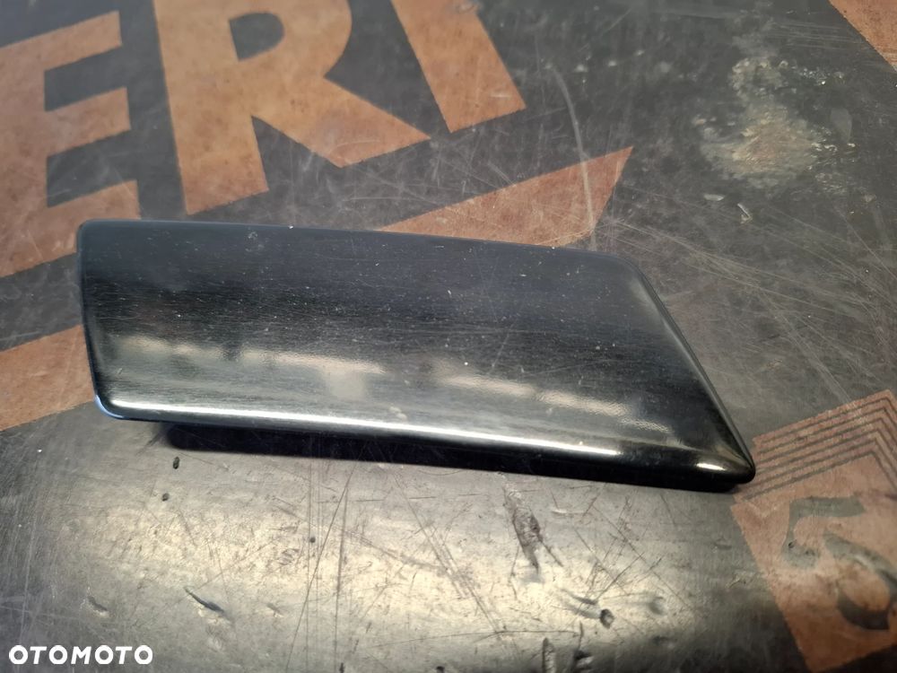 Zaślepka Spryskiwacza w Zderzak Lampy Xenon Audi A8 D3 Prawa - 1