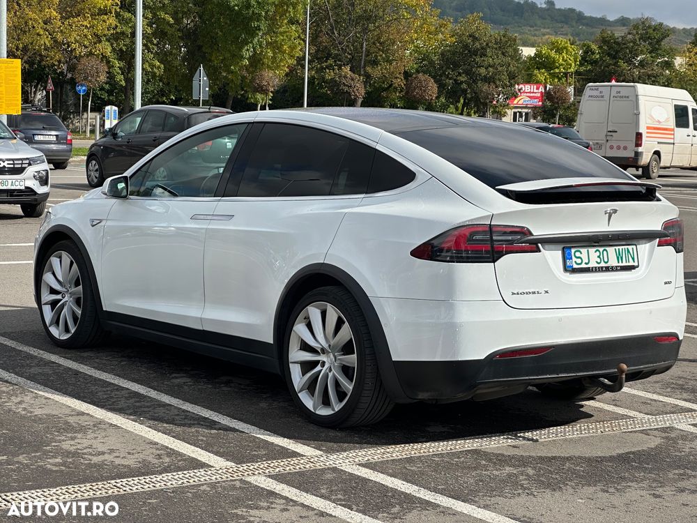 Tesla Model X - 1