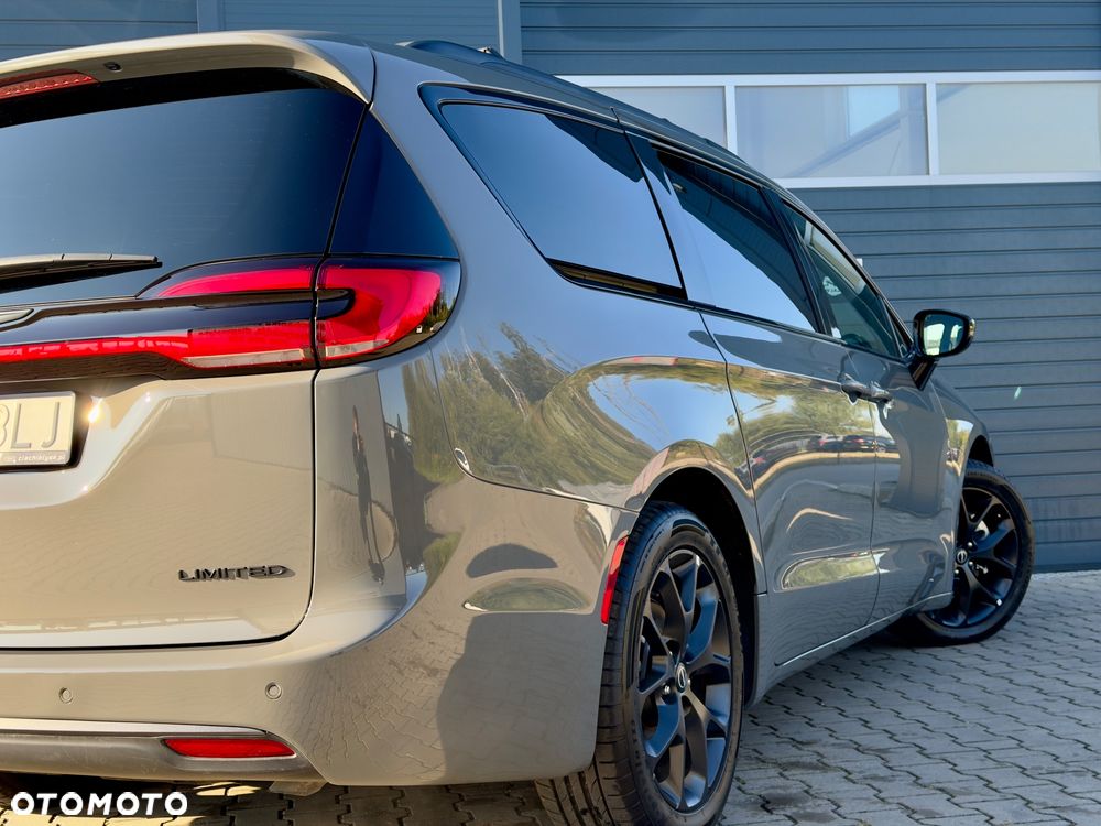 Chrysler Pacifica - 10