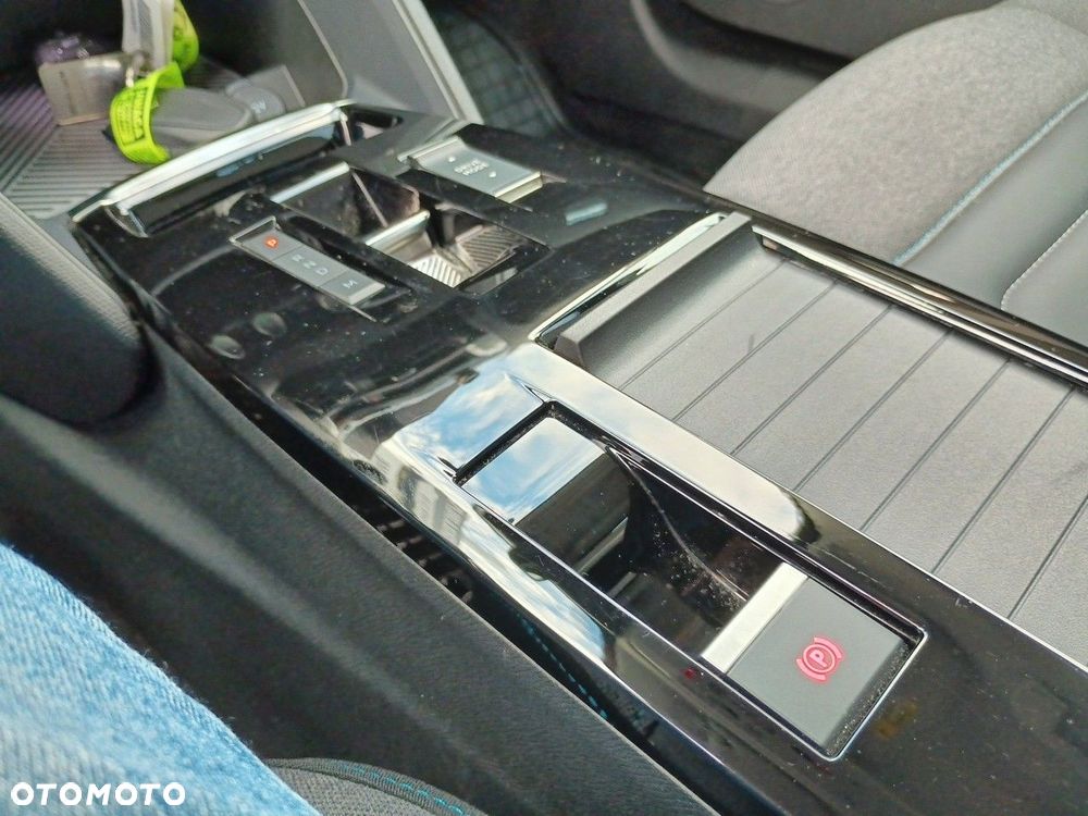 Citroën C4 1.2 PureTech Max S&S EAT8 - 24