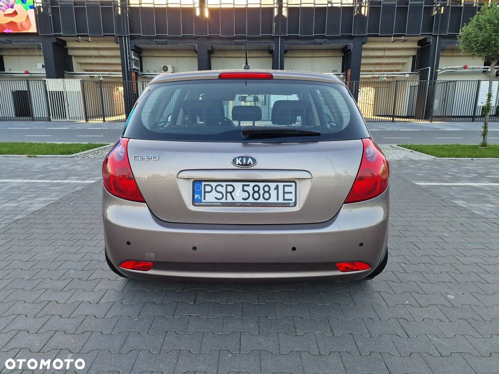 Kia Ceed - 27