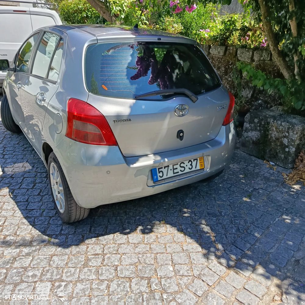 Toyota Yaris 1.4 D-4D Motion - 8
